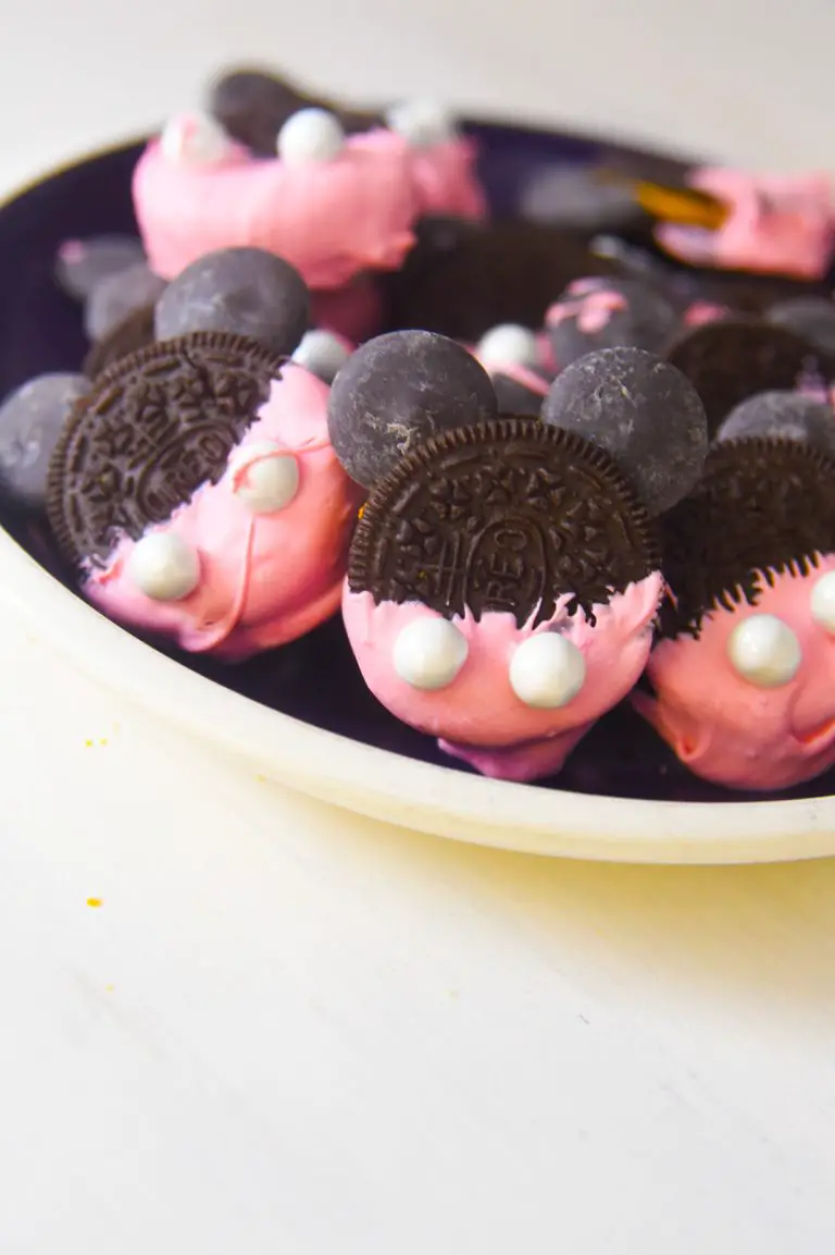 Homemade Mickey Mouse Oreos – Easy and Kid Friendly