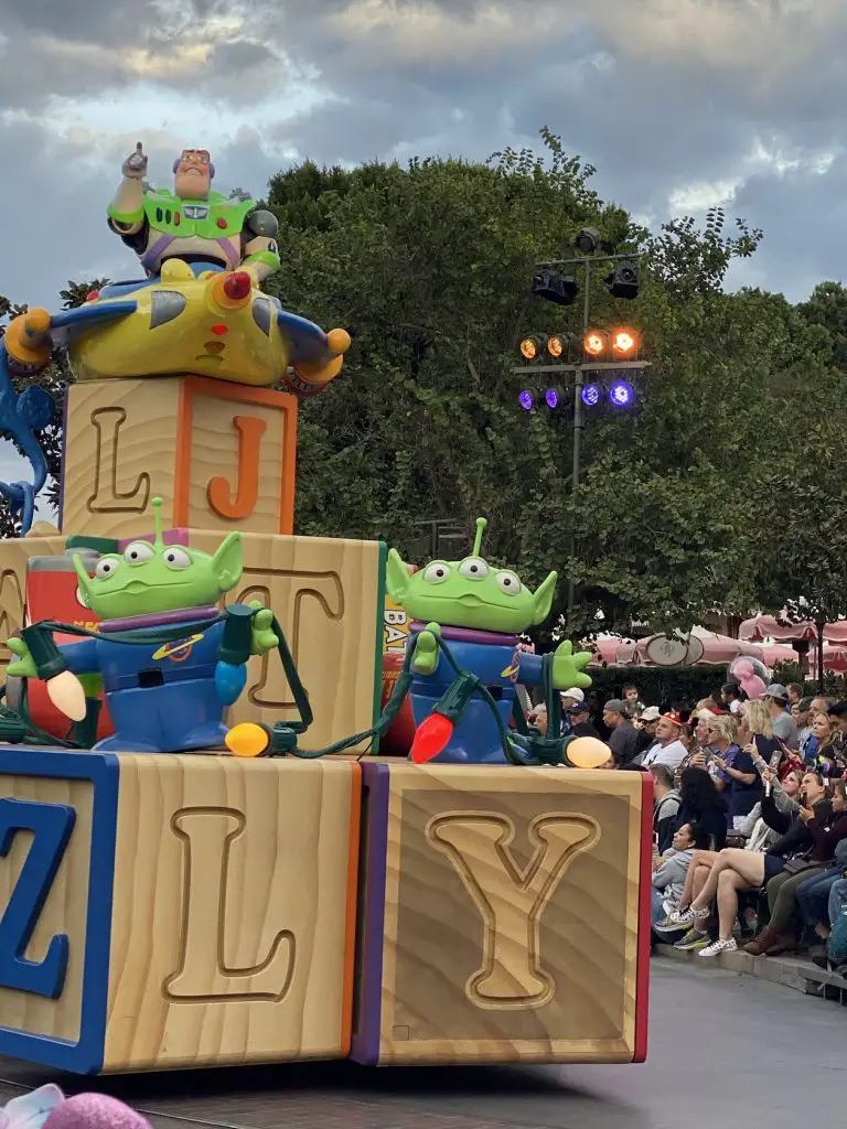 buzz lightyear parade