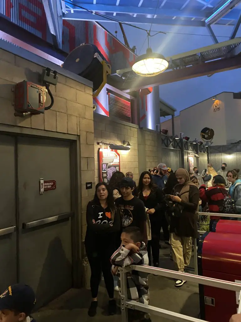 ride line at california adventure